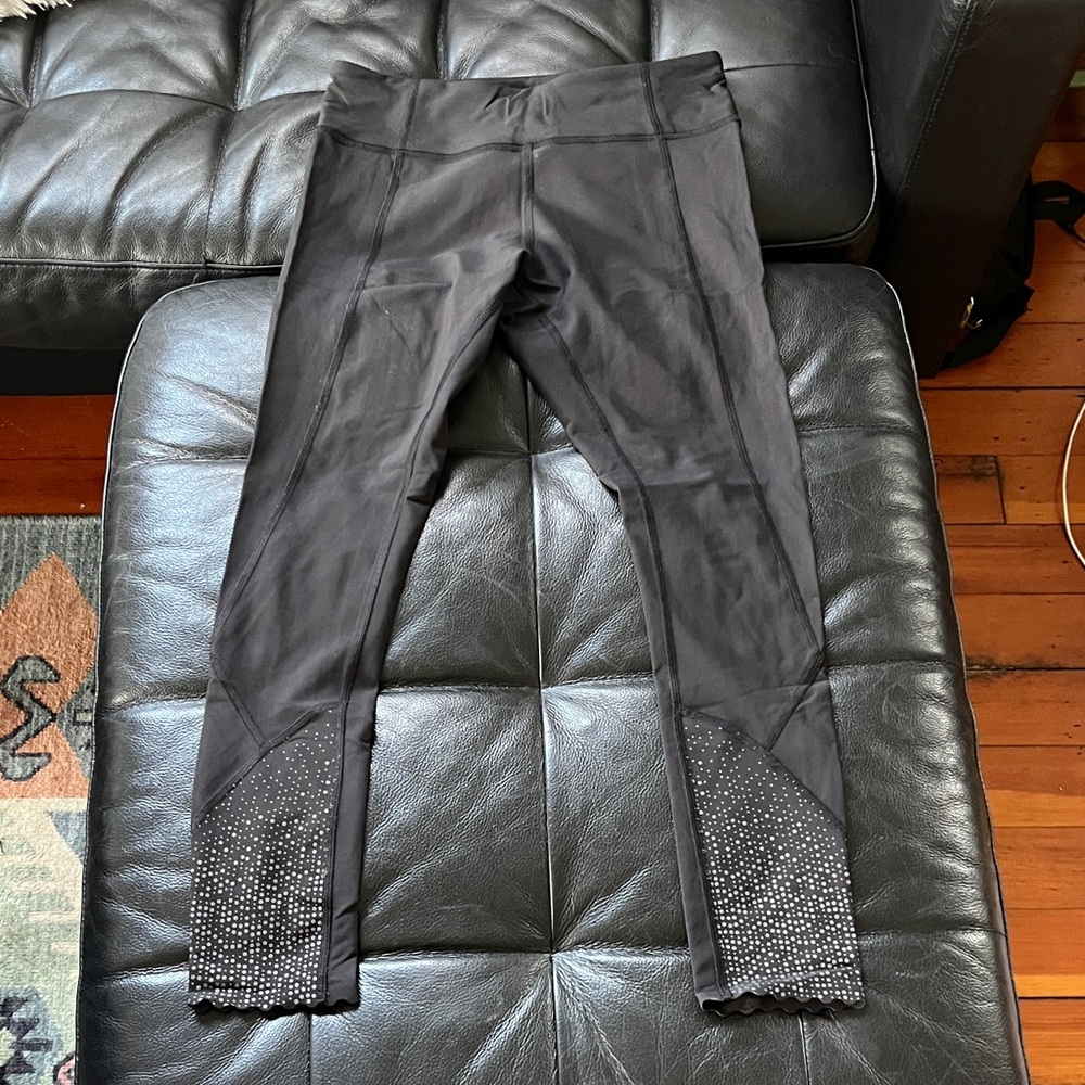 lululemon Reflective Scallop Hemmed Black Leggings sz 6